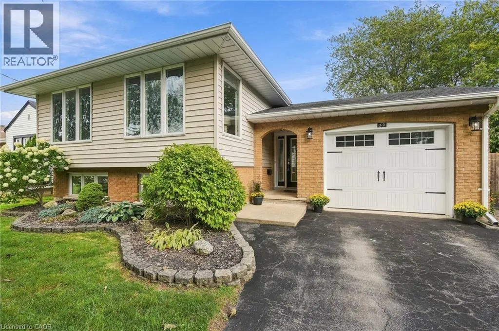 39 ROSEMOUNT Avenue