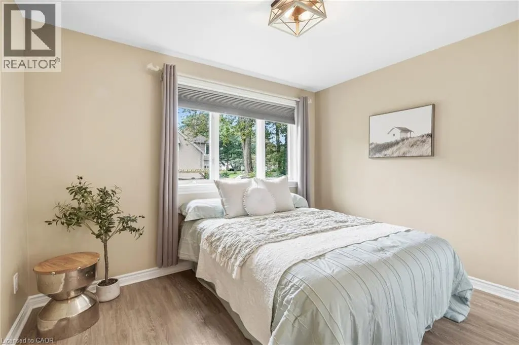 39 ROSEMOUNT Avenue