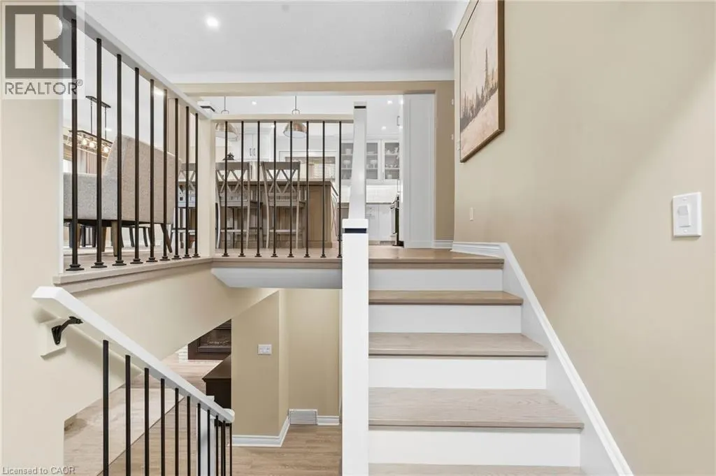 39 ROSEMOUNT Avenue