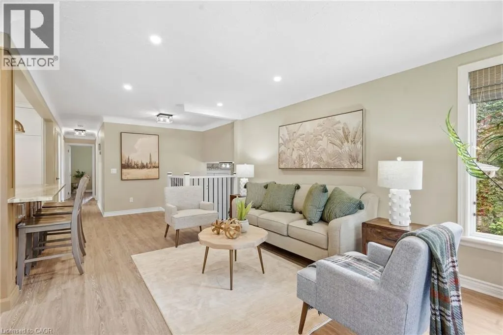 39 ROSEMOUNT Avenue