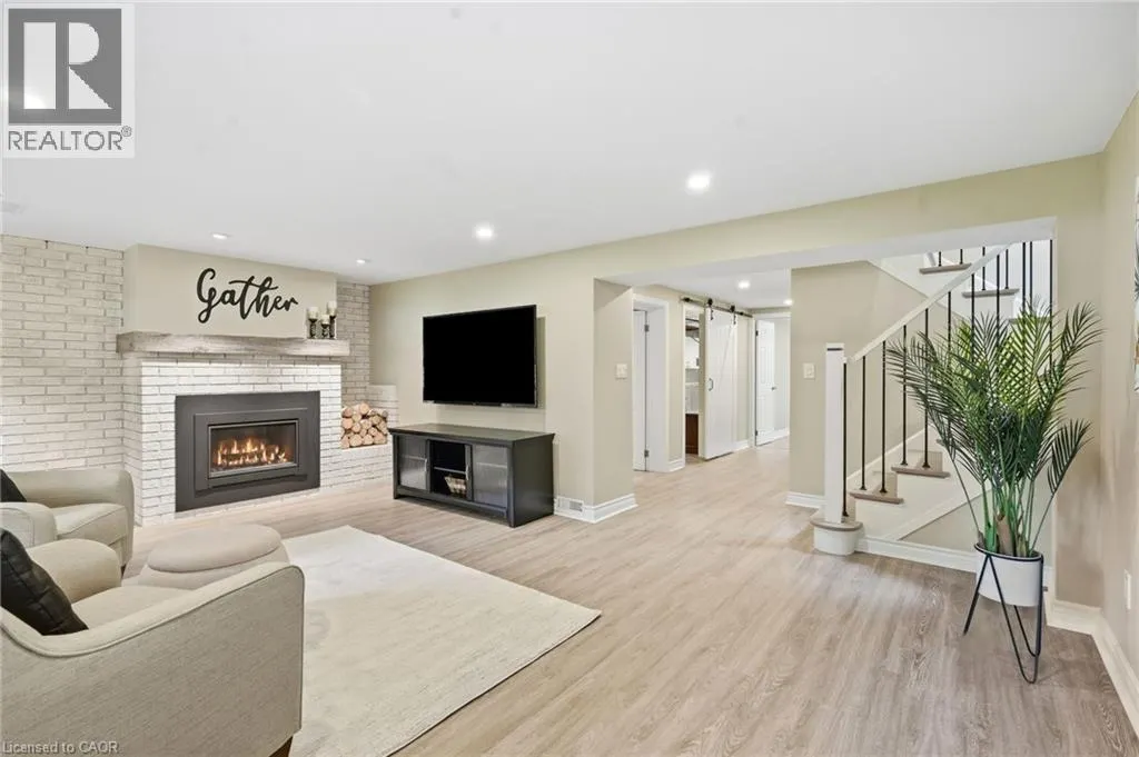 39 ROSEMOUNT Avenue