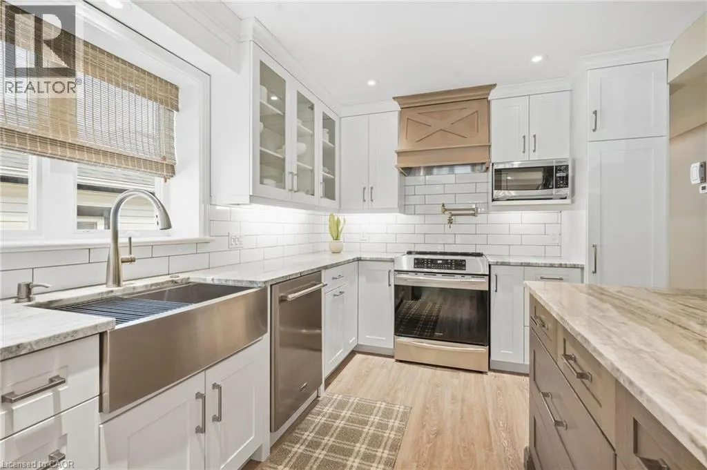 39 ROSEMOUNT Avenue