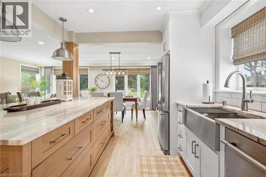 39 ROSEMOUNT Avenue