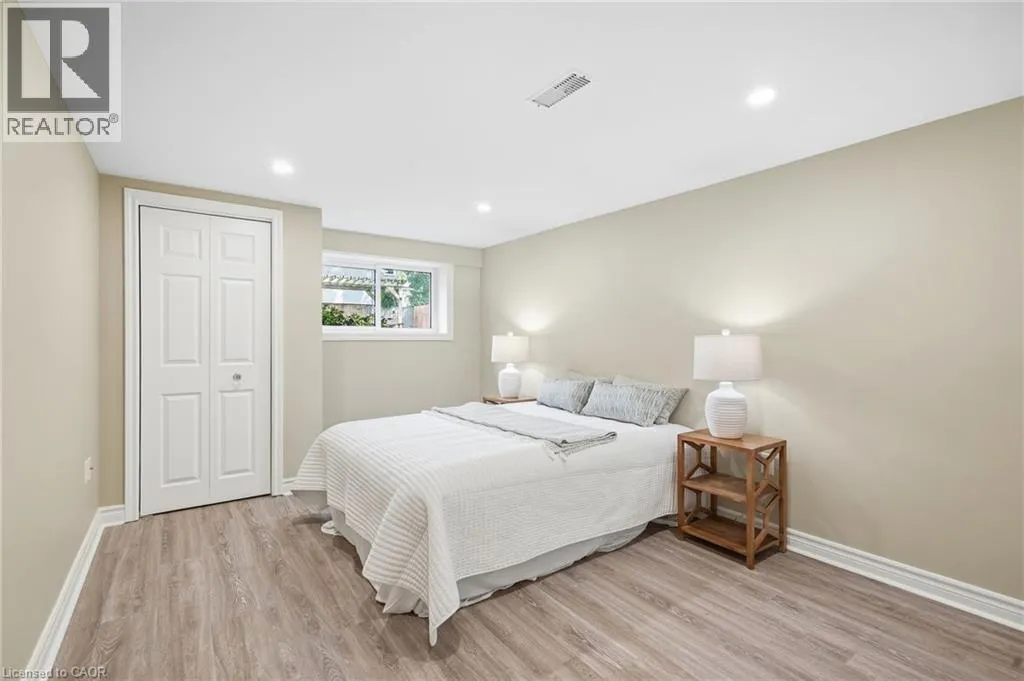 39 ROSEMOUNT Avenue