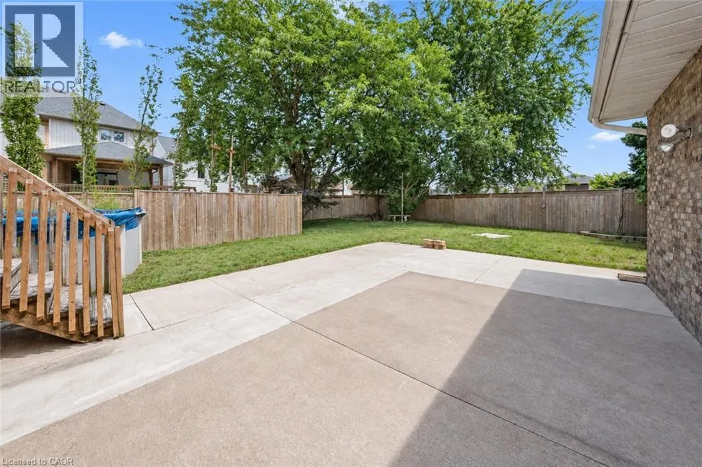 3929 VINEYARD Crescent
