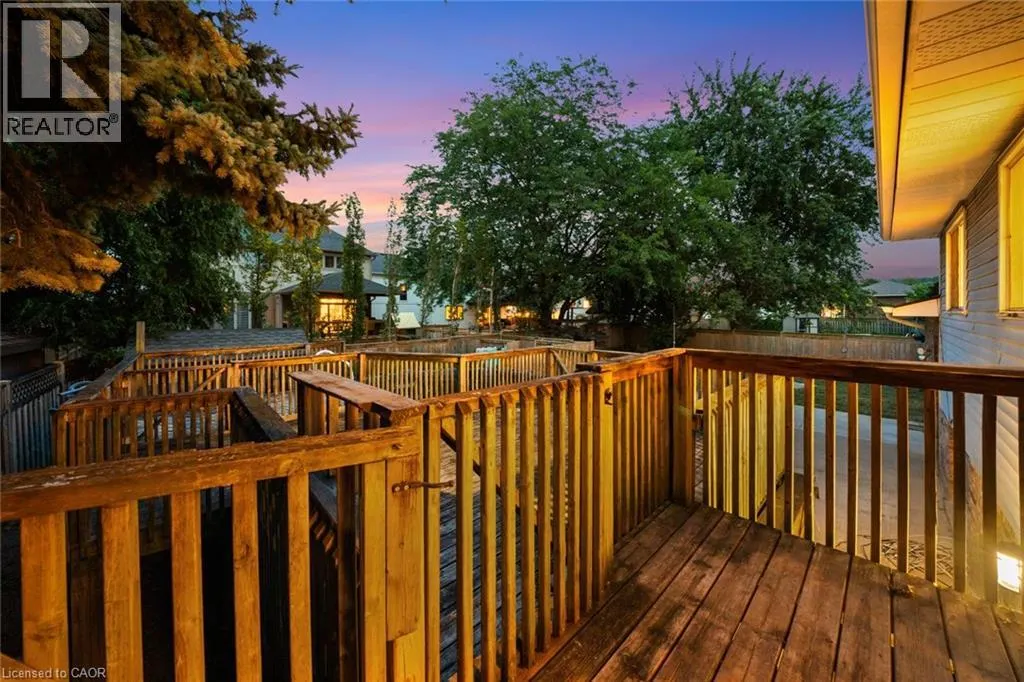 3929 VINEYARD Crescent