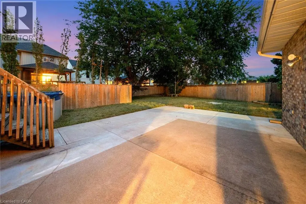 3929 VINEYARD Crescent