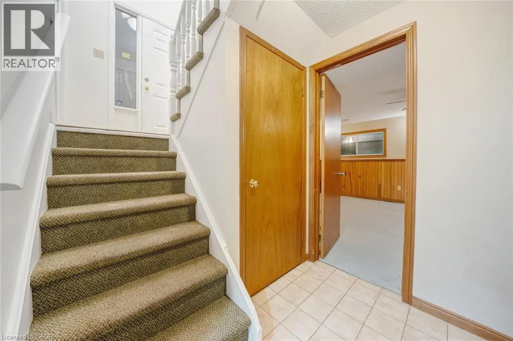 3929 VINEYARD Crescent