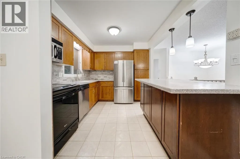 3929 VINEYARD Crescent