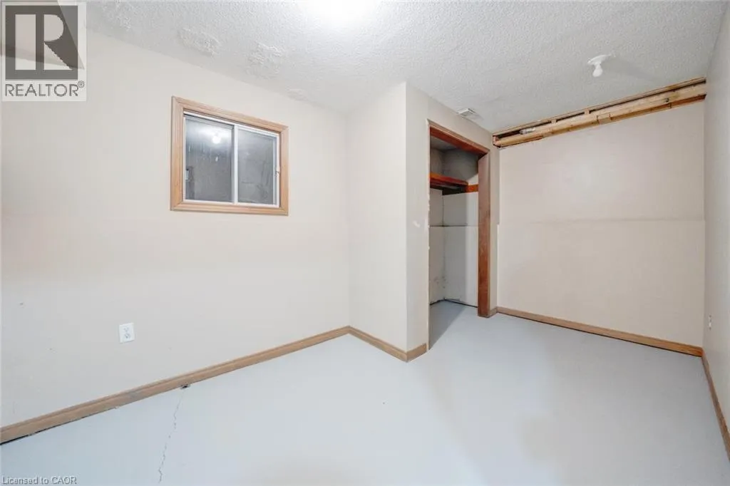 3929 VINEYARD Crescent
