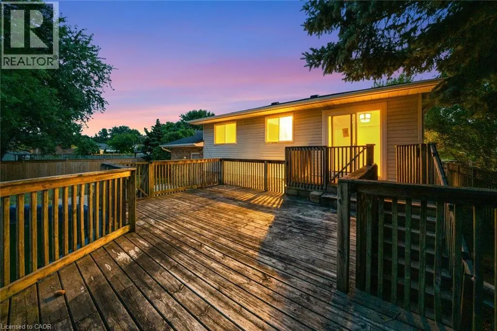 3929 VINEYARD Crescent