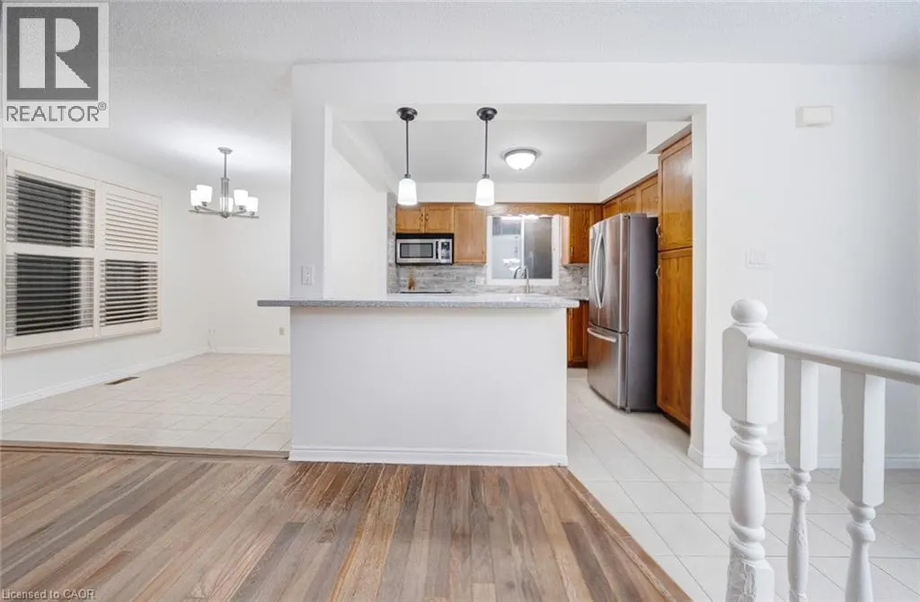 3929 VINEYARD Crescent