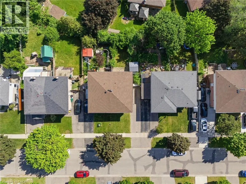 126 DINISON Crescent