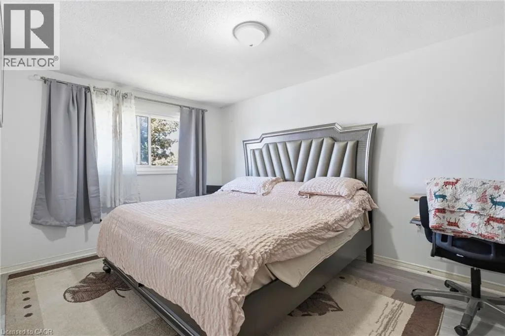 126 DINISON Crescent