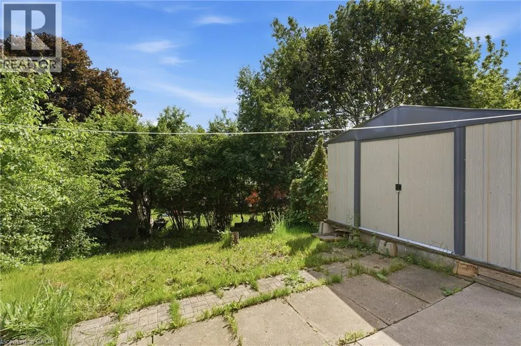 126 DINISON Crescent
