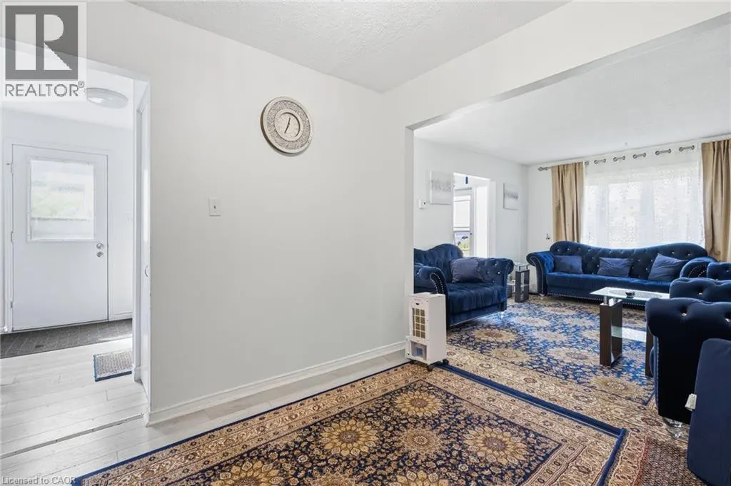 126 DINISON Crescent