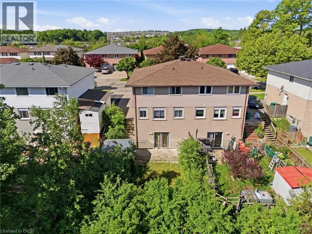 126 DINISON Crescent