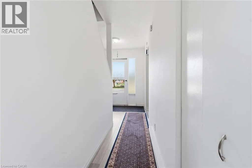 126 DINISON Crescent