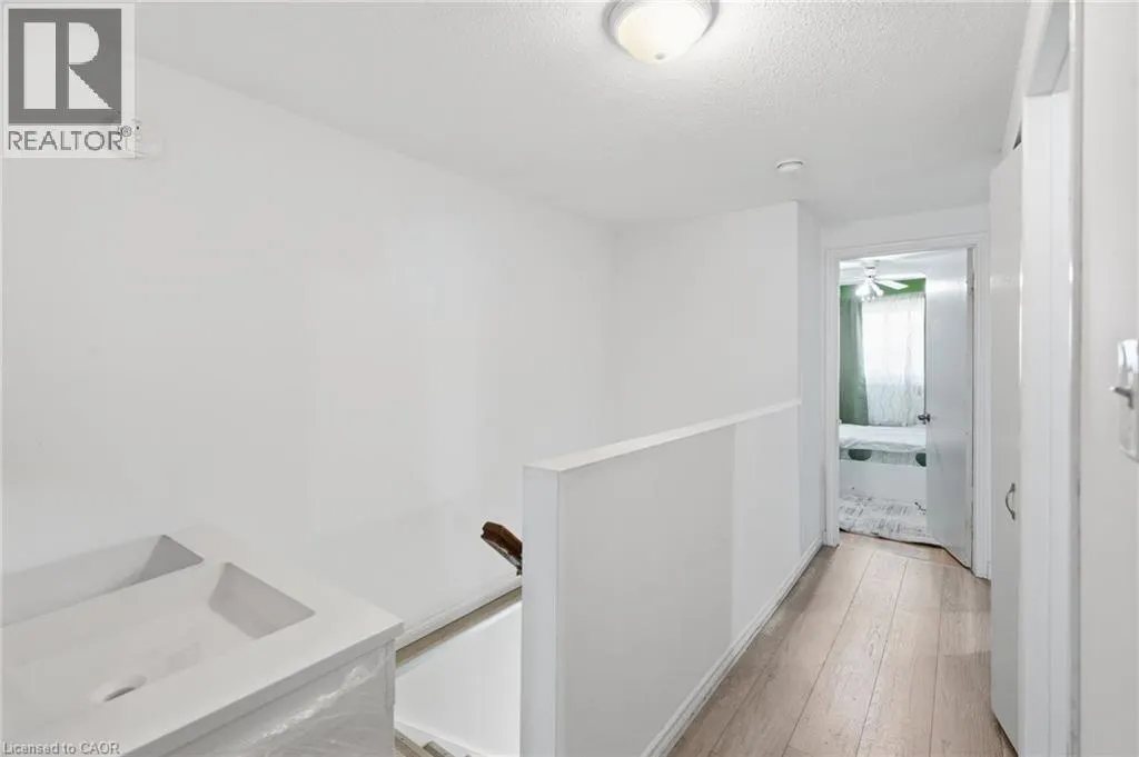126 DINISON Crescent