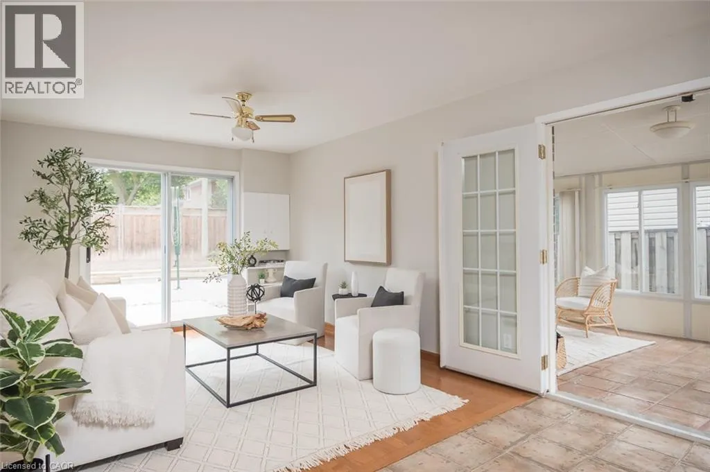 1237 REDBANK Crescent