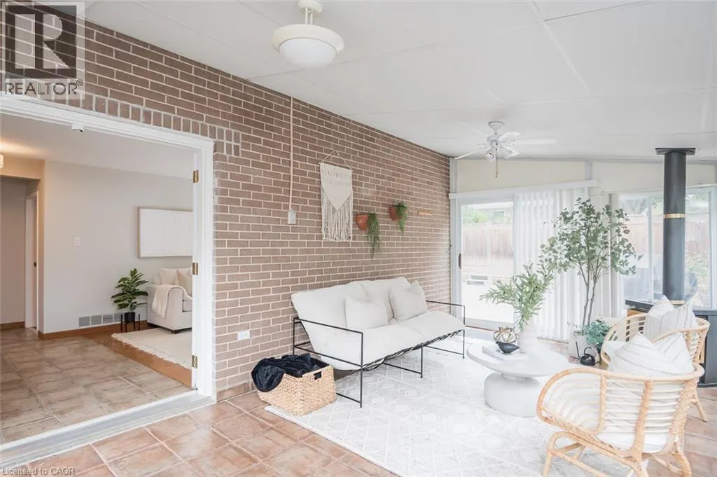 1237 REDBANK Crescent