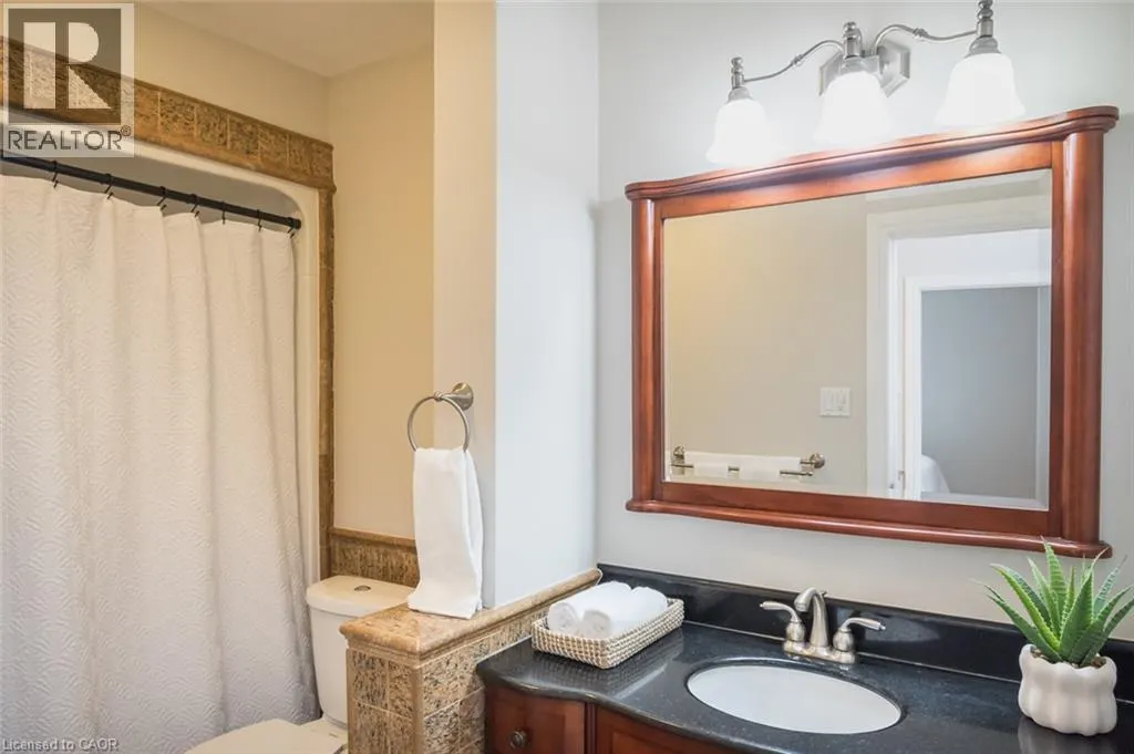 1237 REDBANK Crescent