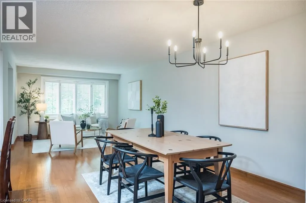 1237 REDBANK Crescent