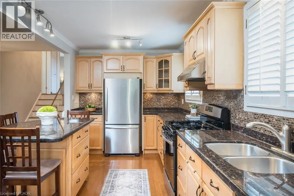 1237 REDBANK Crescent