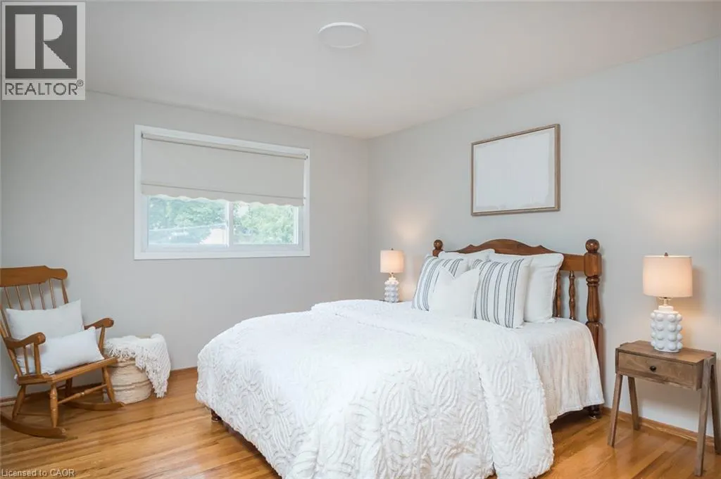 1237 REDBANK Crescent