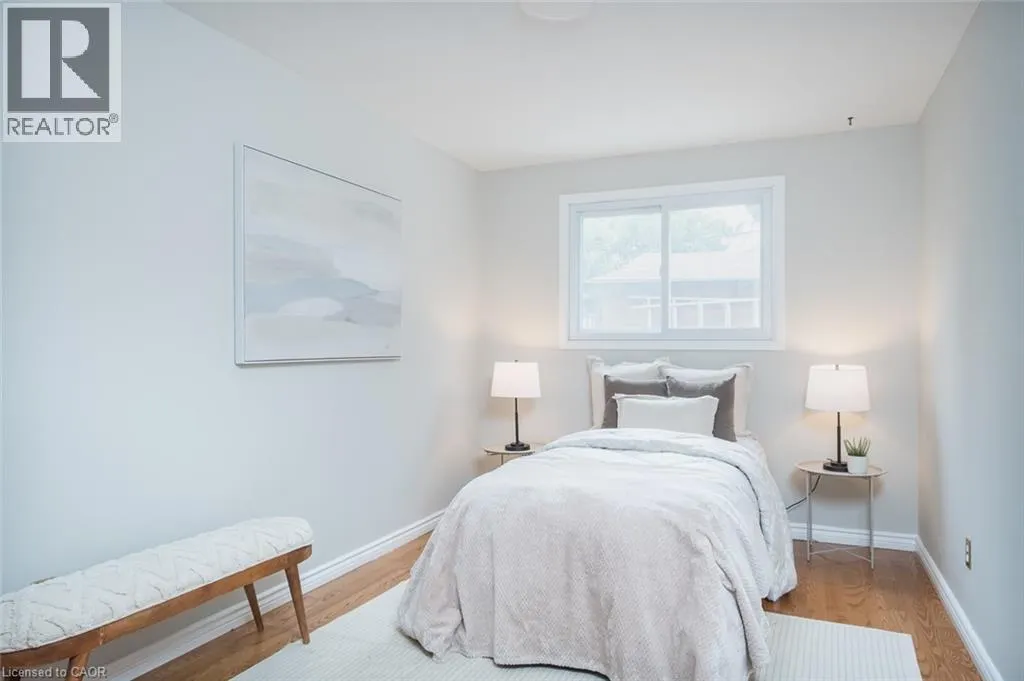1237 REDBANK Crescent