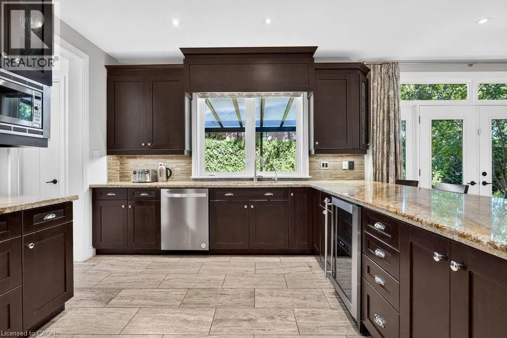 225 LAKESIDE Avenue