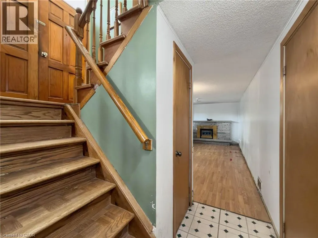 2490 YARMOUTH Crescent