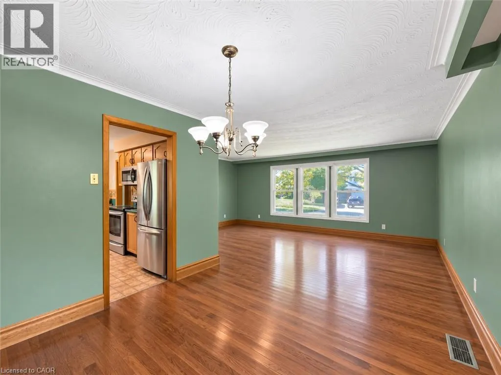 2490 YARMOUTH Crescent