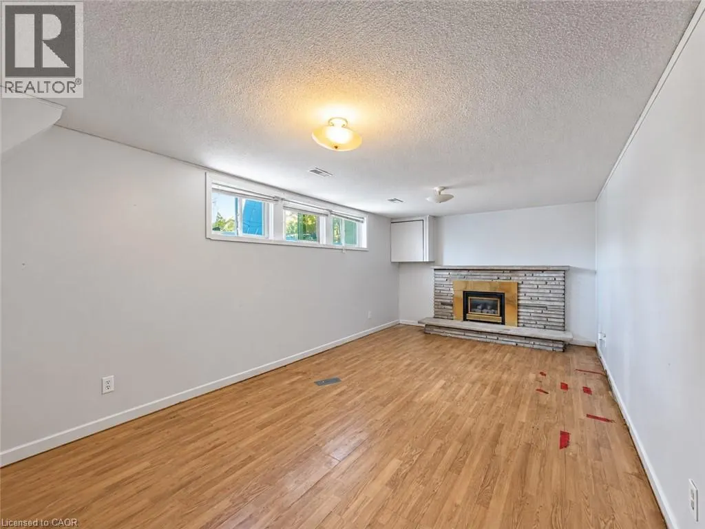 2490 YARMOUTH Crescent