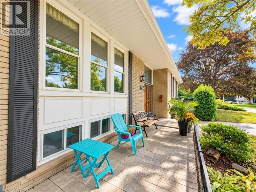2490 YARMOUTH Crescent