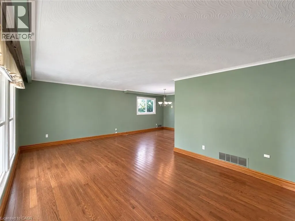 2490 YARMOUTH Crescent