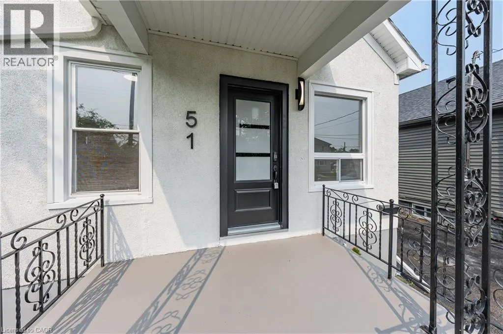 51 QUEEN Street S