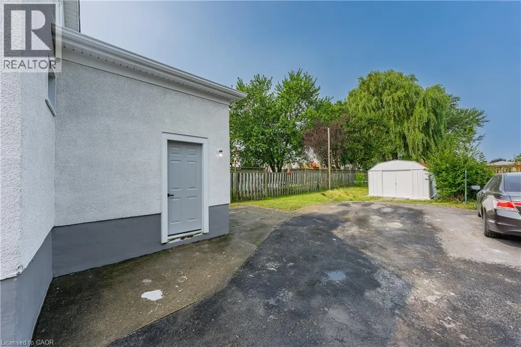 51 QUEEN Street S