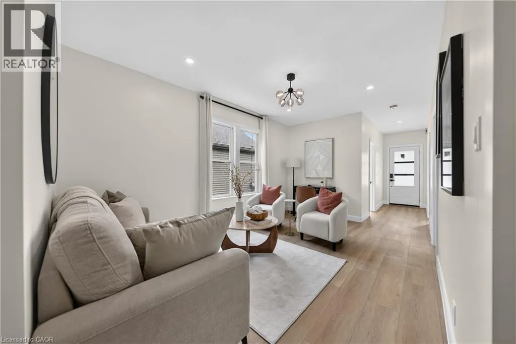 51 QUEEN Street S