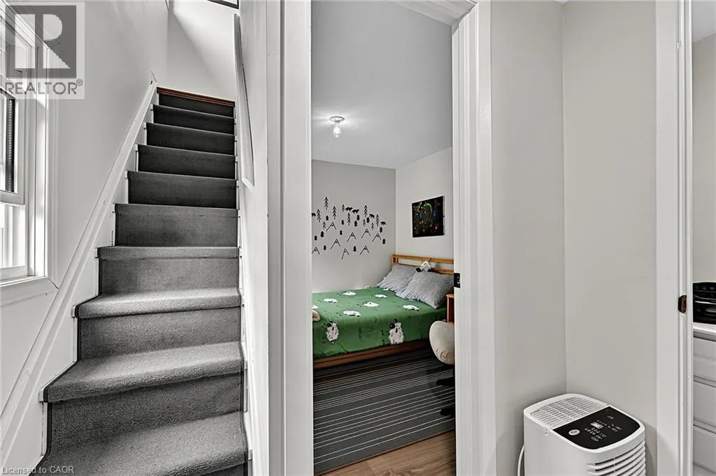 5 PINETREE RD S1