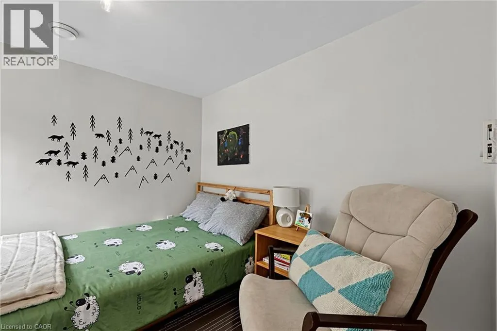 5 PINETREE RD S1