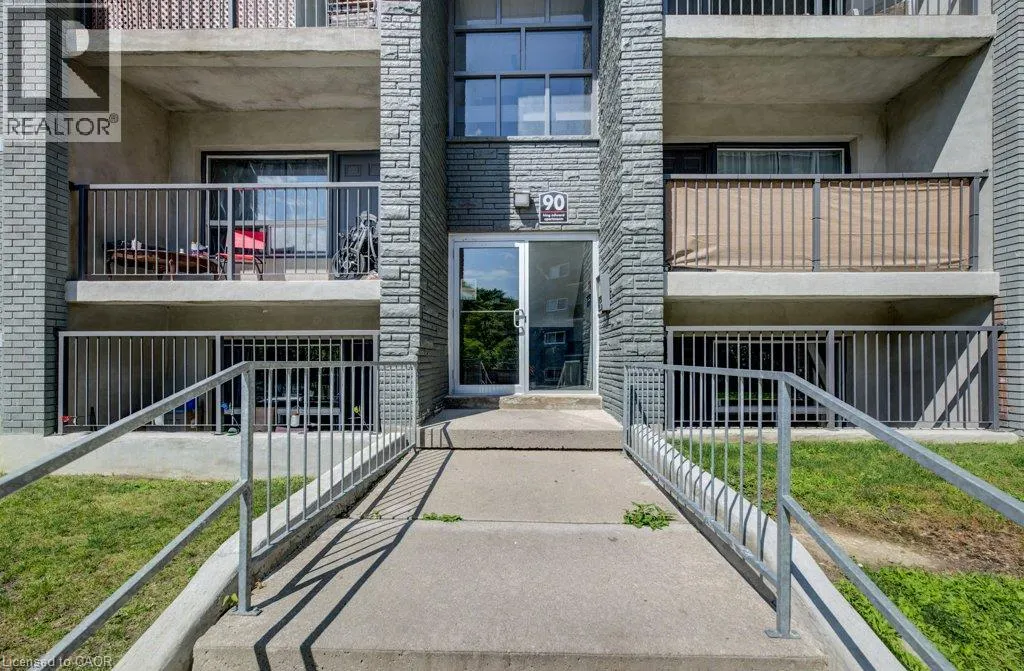 90 KING EDWARD Avenue Unit# 17 #17