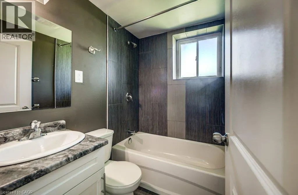 90 KING EDWARD Avenue Unit# 17 #17