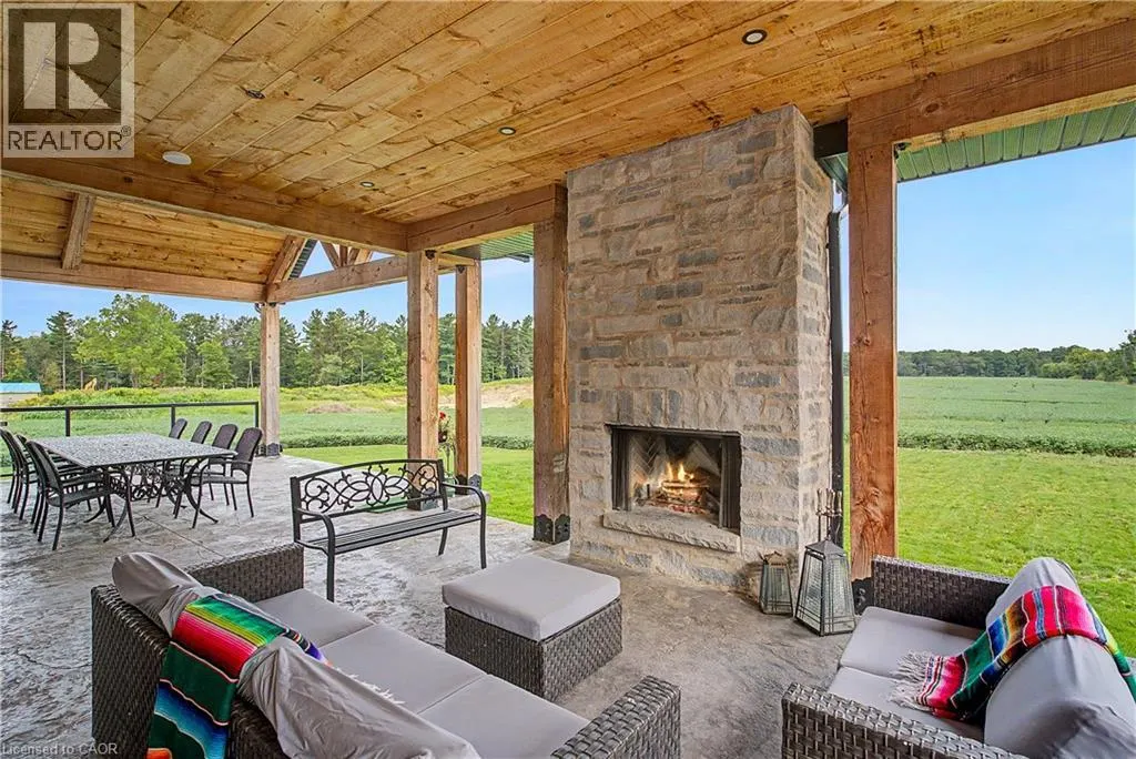 742 COUNTRY SQUIRE Road