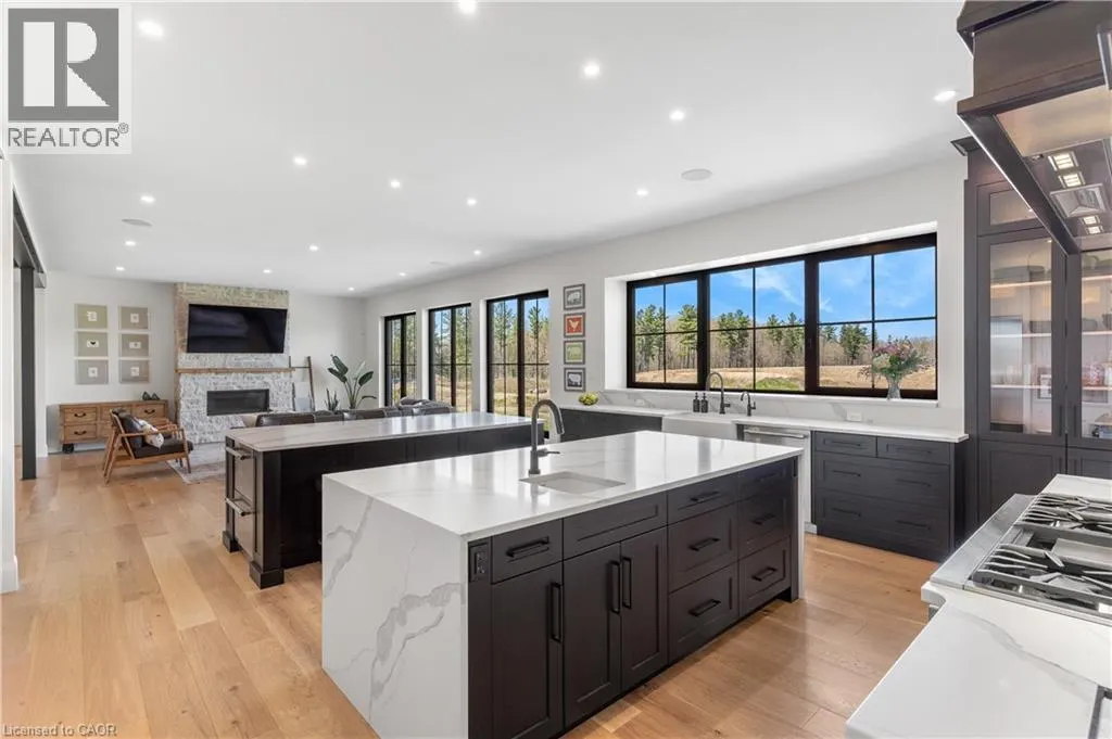 742 COUNTRY SQUIRE Road