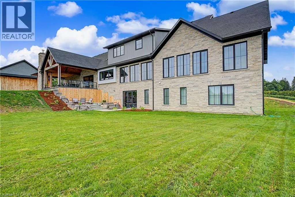 742 COUNTRY SQUIRE Road