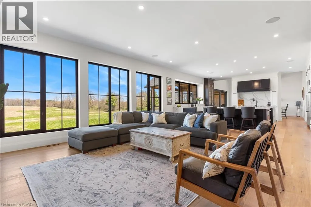 742 COUNTRY SQUIRE Road