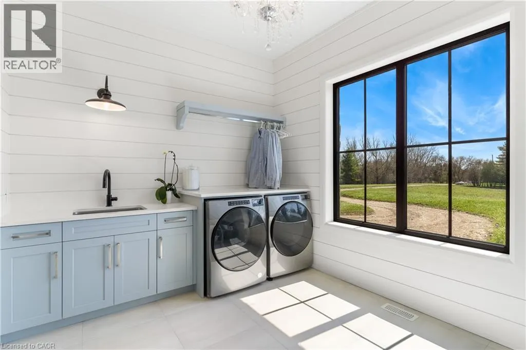 742 COUNTRY SQUIRE Road