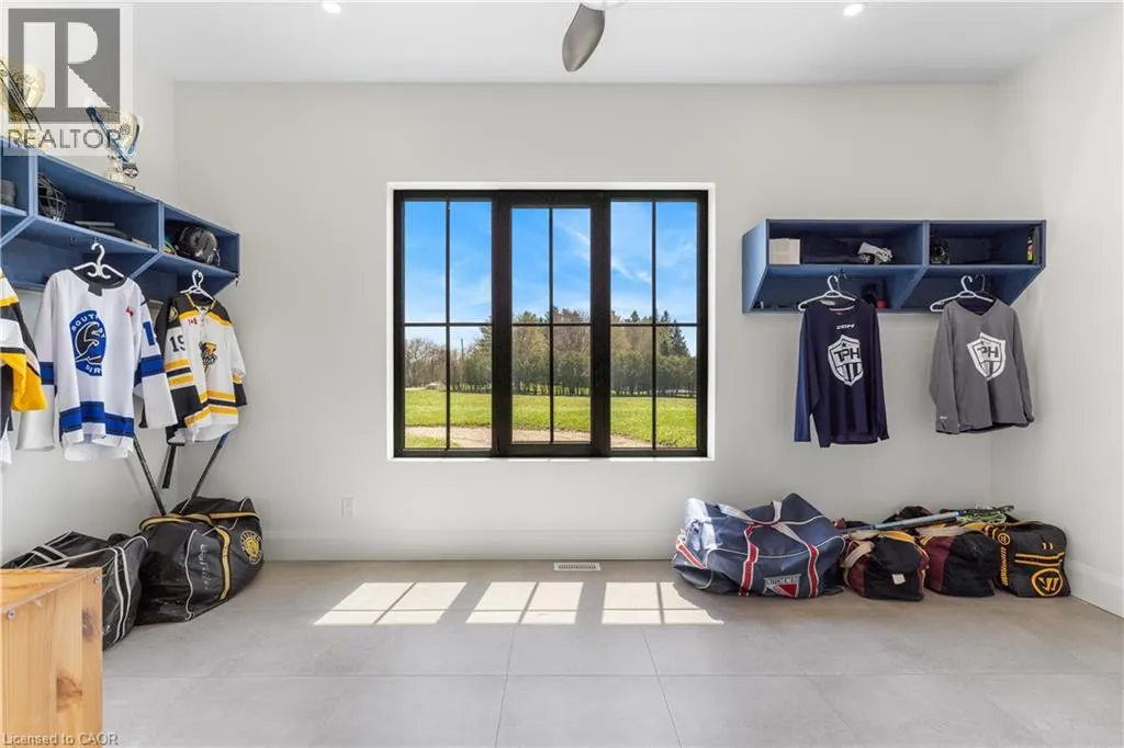 742 COUNTRY SQUIRE Road