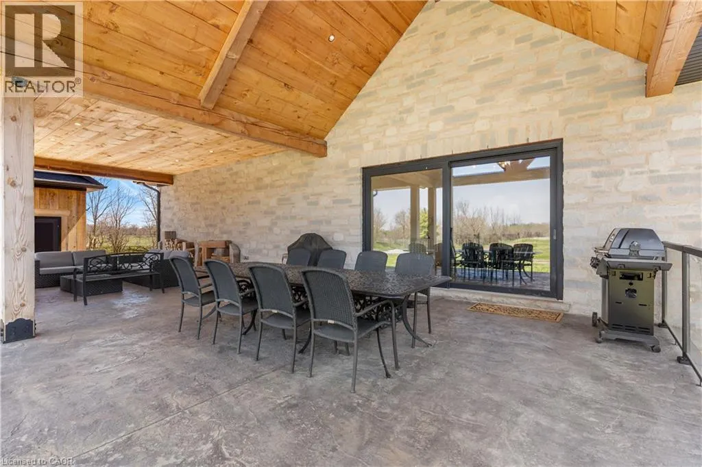 742 COUNTRY SQUIRE Road